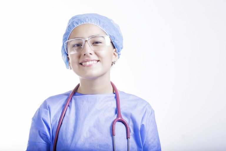 Pros and cons of nursing career